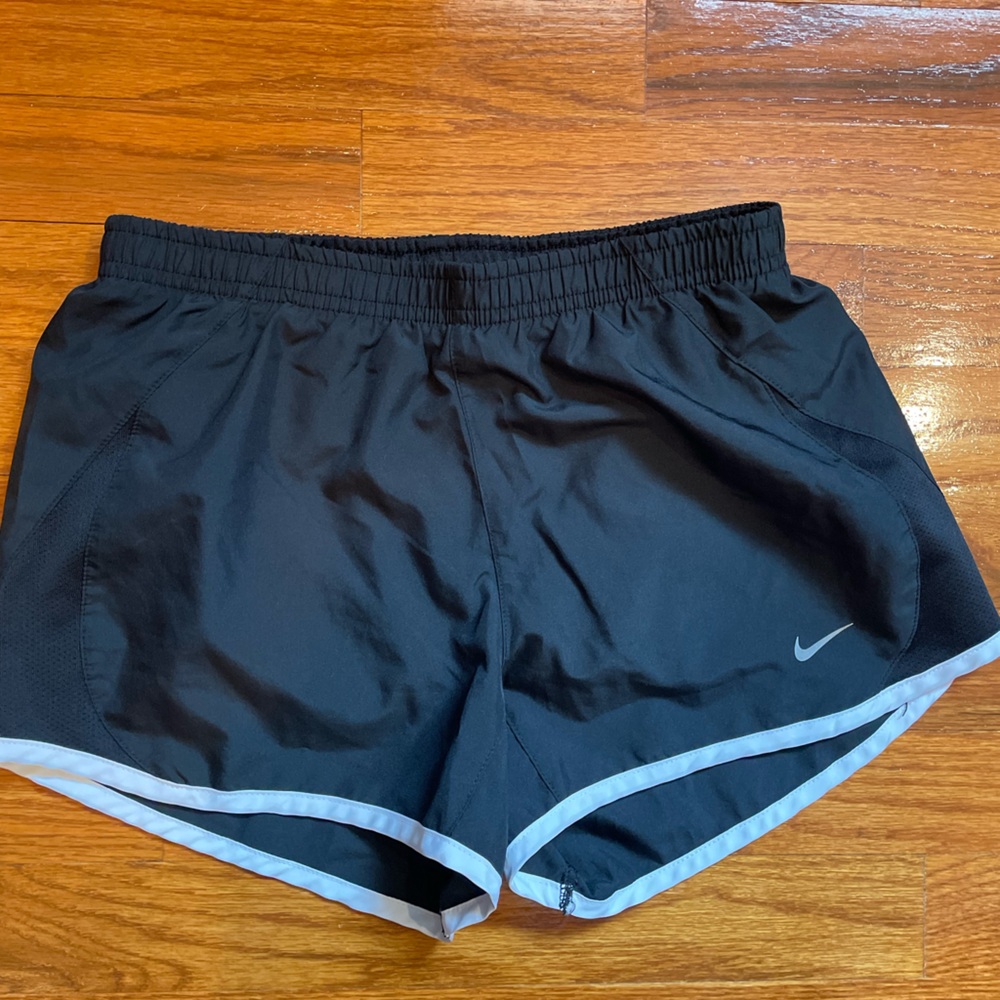 NIKE women’s black athletic running short, size XS, light used, great condition